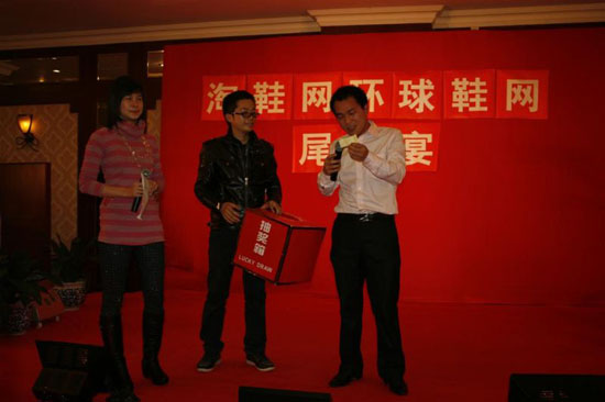 表演期間，允許插入抽獎(jiǎng)活動(dòng)