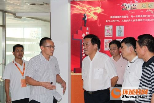 泉州市人民政府副市長林伯前帶領(lǐng)市直有關(guān)單位領(lǐng)導(dǎo)一行蒞臨福建訊網(wǎng)