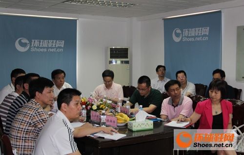 泉州市人民政府副市長林伯前及市直有關(guān)單位領(lǐng)導(dǎo)一行進行電子商務(wù)調(diào)研活動